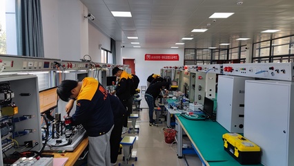 機(jī)電工程系圓滿完成AHK機(jī)電一體化工畢業(yè)考試